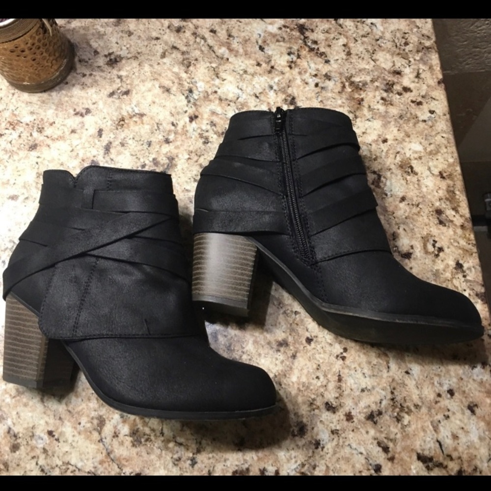 NEW! Fergalicious Fergie Cellar Black Booties